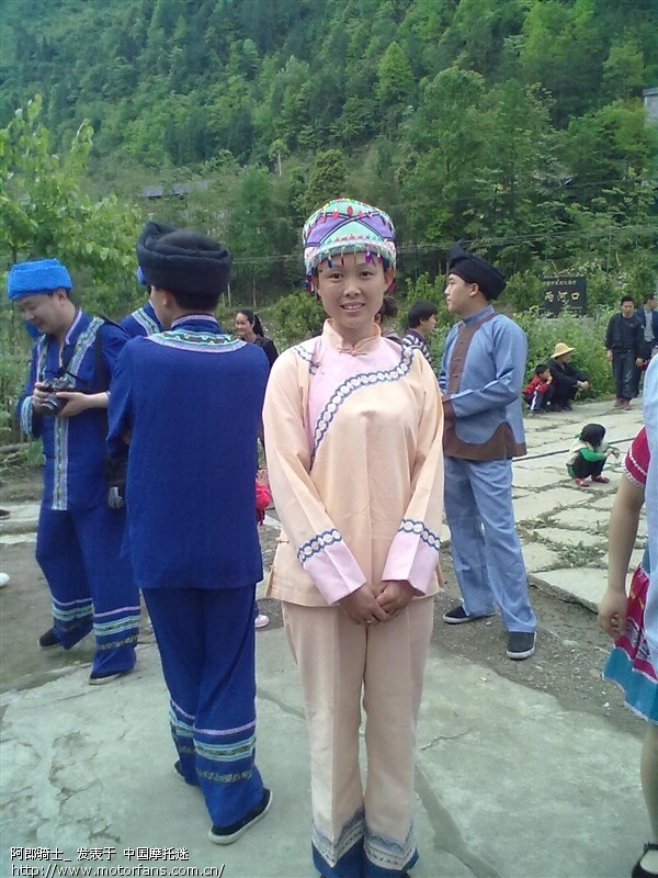 宣恩县彭家寨古吊脚楼群中,黄梅戏曲电影《妹