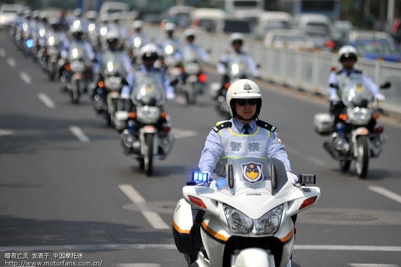 5月25日,青岛市夏季交通秩序整治活动拉开帷幕,300辆崭新的警用摩托