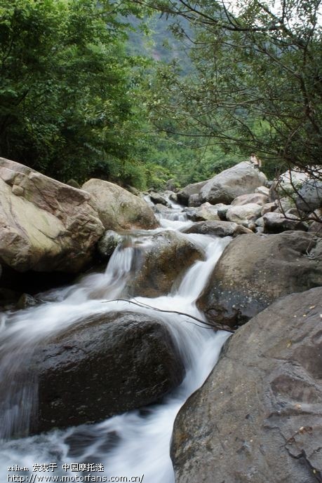 据说,松下GF2加饼干头 轻便且画质好 适合摩游