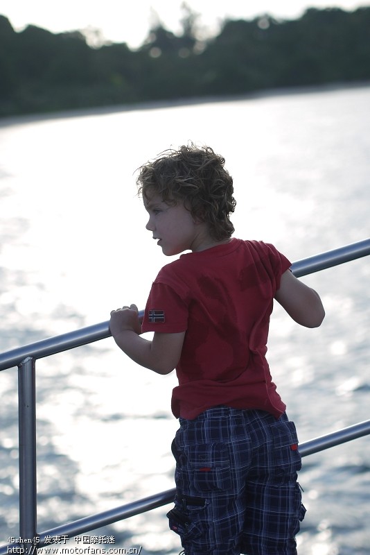 据说,松下GF2加饼干头 轻便且画质好 适合摩游