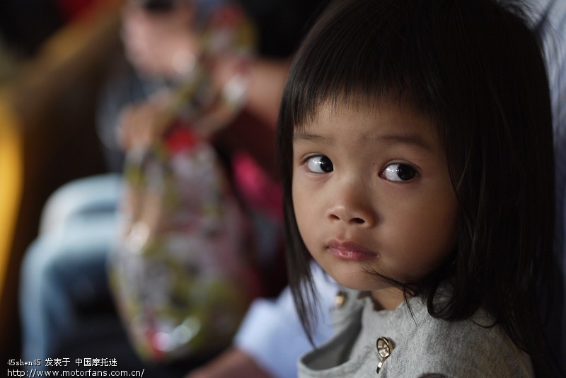 据说,松下GF2加饼干头 轻便且画质好 适合摩游