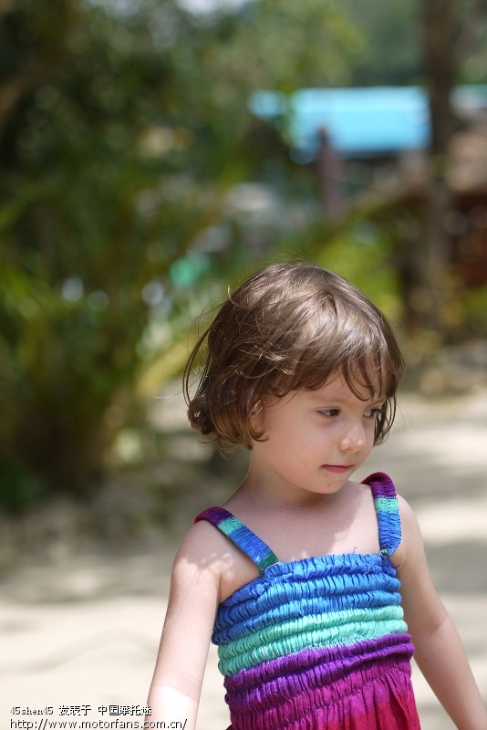 据说,松下GF2加饼干头 轻便且画质好 适合摩游