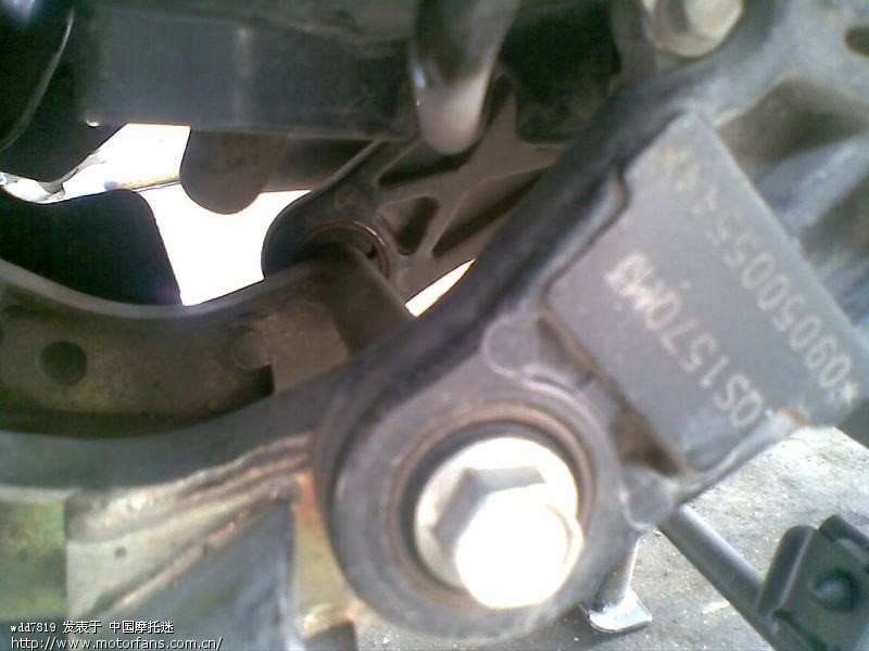 超人 发动机减震衬套断裂了。有好的更换方法