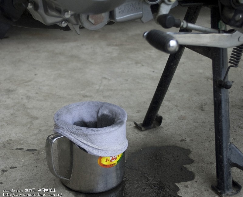 新买的QJ125-27骑行300公里 过滤机油过程 补