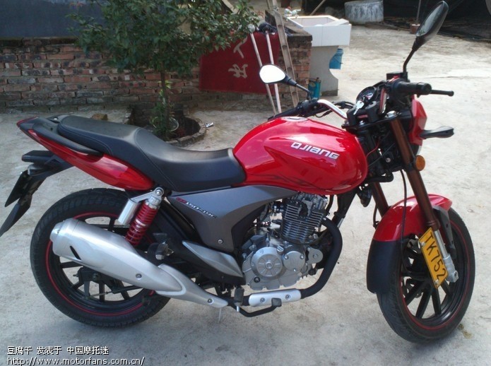 钱江龙排气管外观及拆前减震 - 摩托车论坛 - 钱