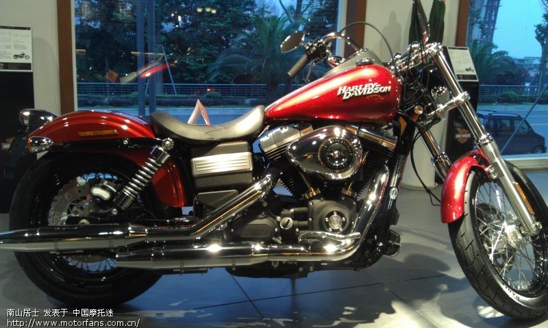 重庆哈雷专卖店开业了。下班路过看到了。 - 天