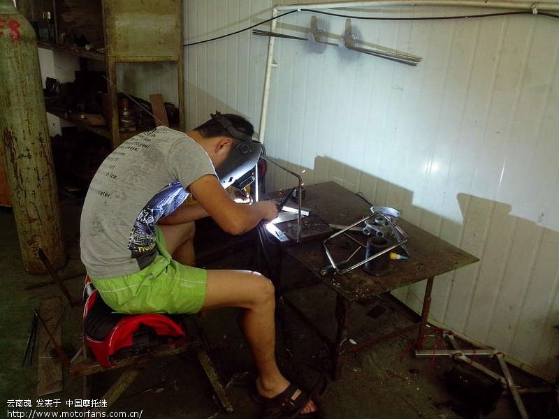 自己动手丰衣足食!自制边包架 - 云南摩友交流