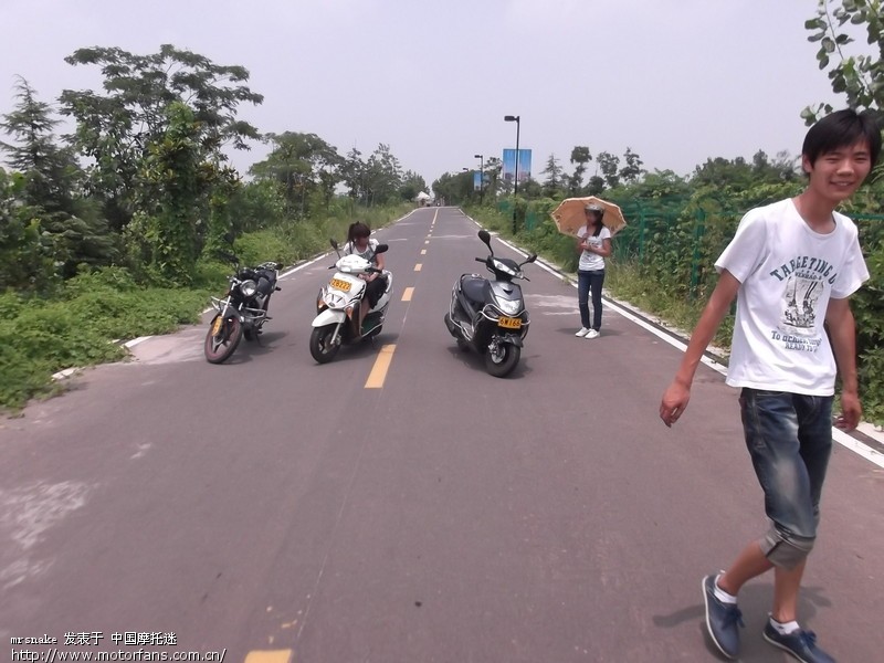 犯了个错。第一次摩旅在不戴护具中完成。 - 江