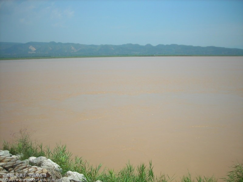 星期日的摩游(摩托车没买保险,交警查到就扣车