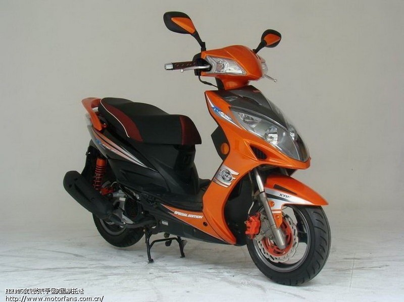 豪爵有新车上市了只卖七千左右 外观如此相似