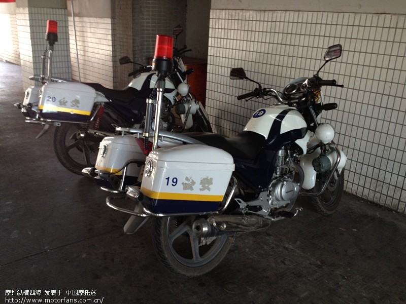 厂里保安的坐骑CBF125小战鹰。上图 - 新大洲