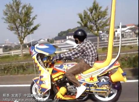 为啥日本大部分跨骑都有很长的靠垫? - 踏板论