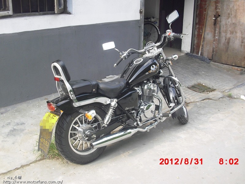 刚买的dd125e-5f 第二天发动机下面就漏油了有