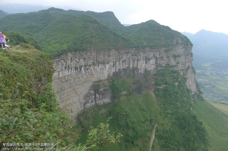 重庆友情摩友会9月8日南川压弯 风吹岭纵情之