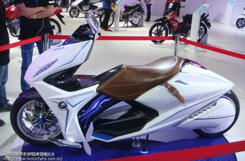 请问北京哪个店子能买到贝纳利银刃250么 ? 北