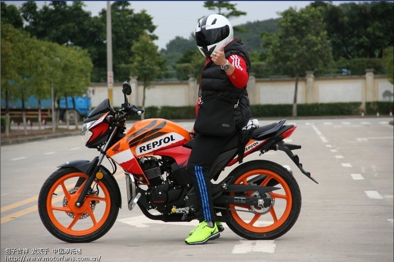 幻影150改装套件有四种颜色,鞍座有三种颜色,