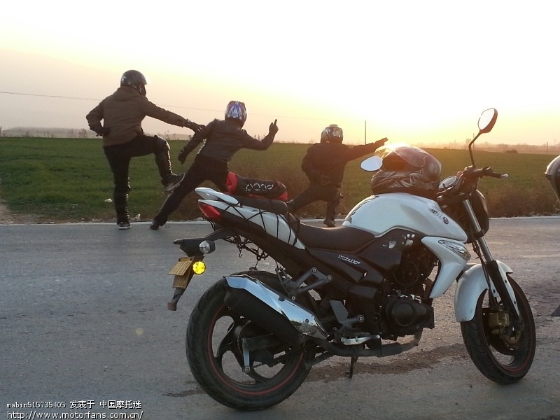 今年流行的动作【摩托style】 - 摩托车论坛 - 摩