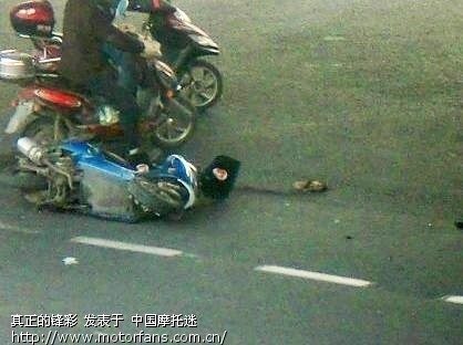 共和新路男子横穿马路被撞飞 血肉模糊 - 上海