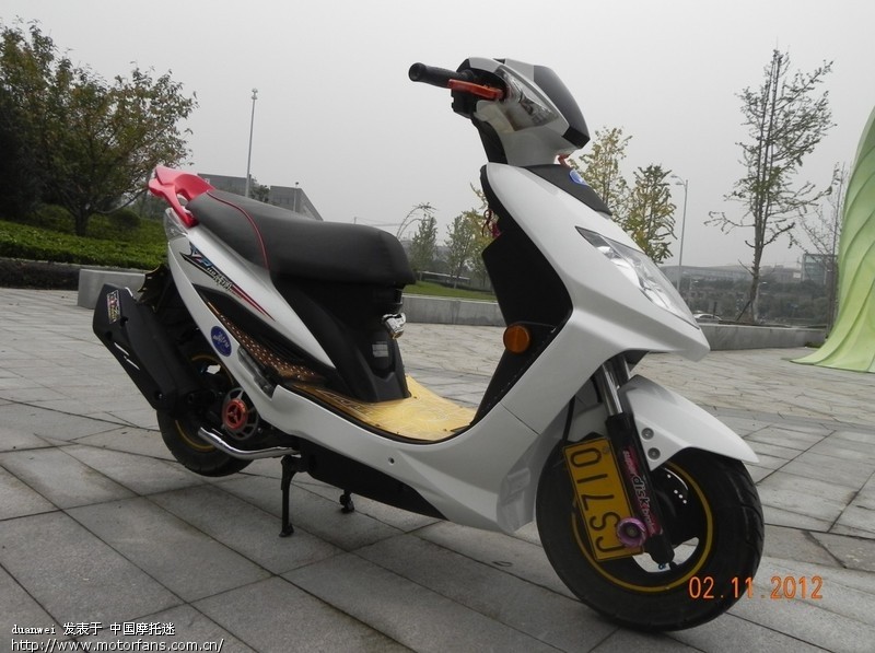 喜欢踏板车的进来看看,图多! 光阳VP110,个性