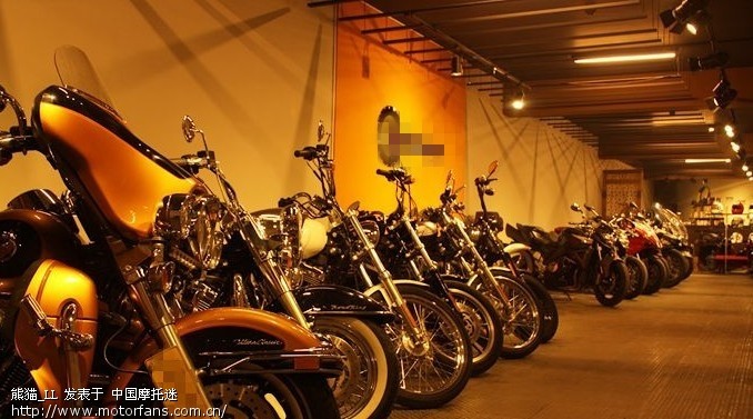 小弟问下北京市里哪有卖高档头盔的实体店啊