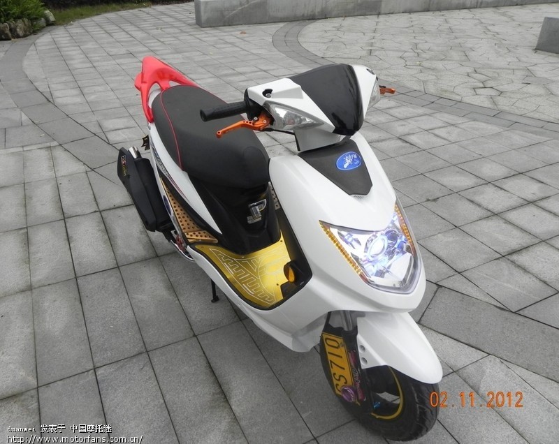 喜欢踏板车的进来看看,图多! 光阳VP110,个性