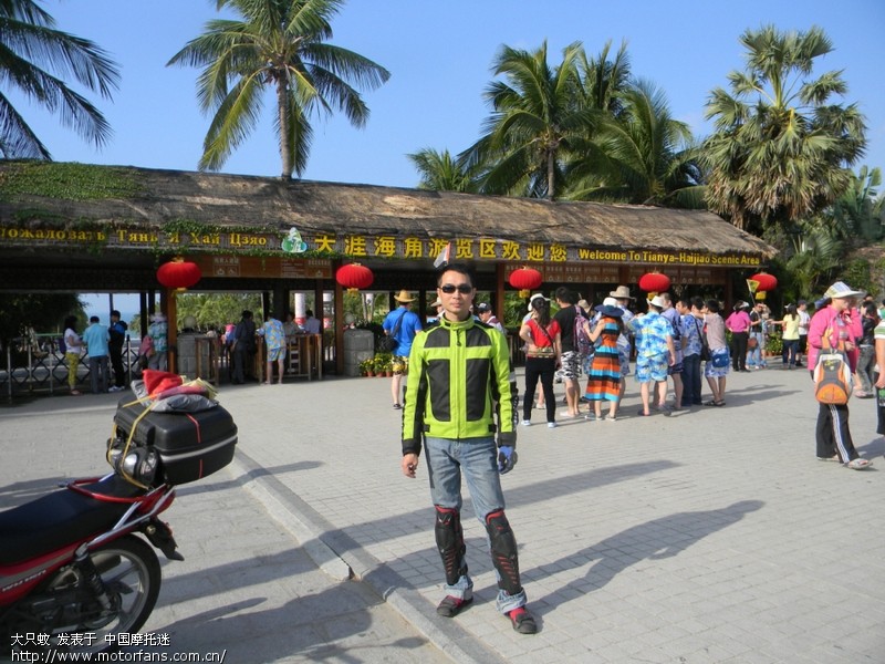 我已开广东牌照摩托闯进三亚走时需要避开警察