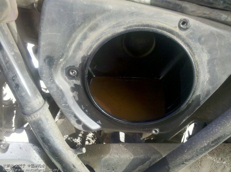铃木125机油乳化严重,空气虑清器内大量机油,