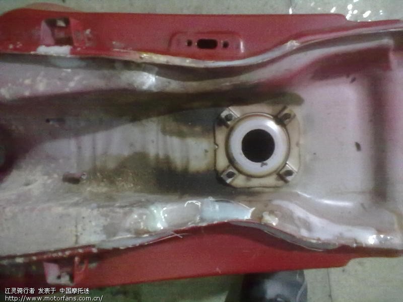 春节回家路上,豪天HT-150的油箱狂漏油啊~!惨