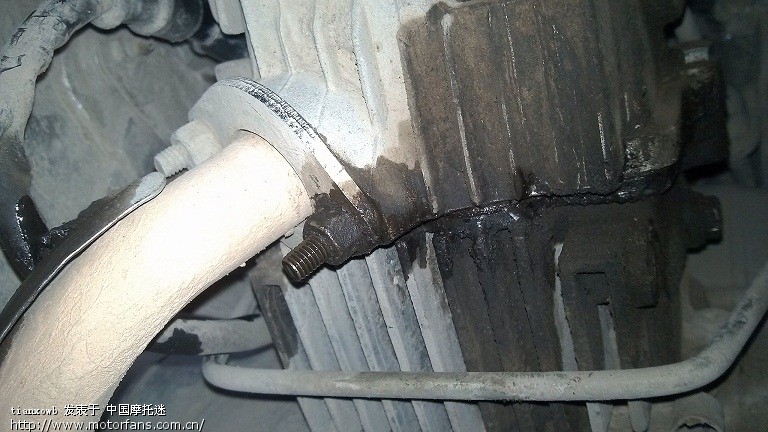 发动机缸头渗油有点多了,请教高人怎么办? - 弯