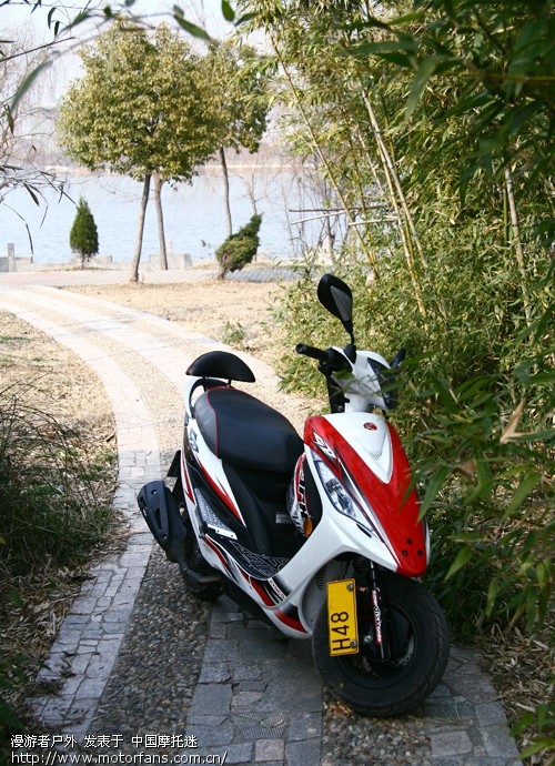 劲丽的前牌照怎么装在前叉上啊 - 光阳kymco -