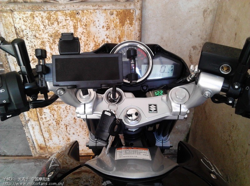 给车子装个手机架 - 豪爵铃木-骑式车讨论专区