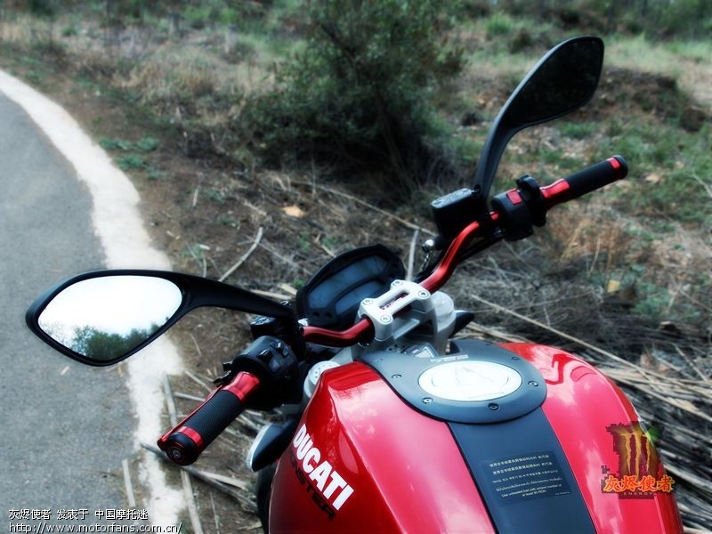 795改装了rizoma的把手和CNC的牛角 - 进口品