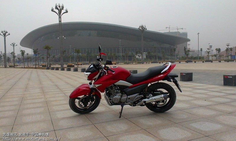 大太阳下.我的红色GW250 开箱 - 豪爵铃木-骑式