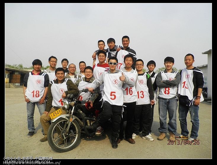 北方驾校2013年4月26日参加摩托车考试科目二