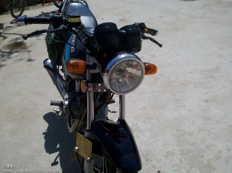 跨骑不装保险杠摔车可伤不起啊,轻率一下居然