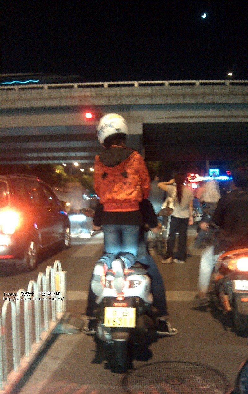 貌似有点危险的乘坐姿势 lol - 北京摩友交流区 