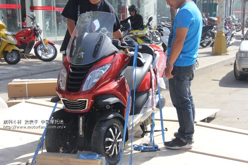 标致METROPOLIS400i(倒三轮)登陆北京旗利 