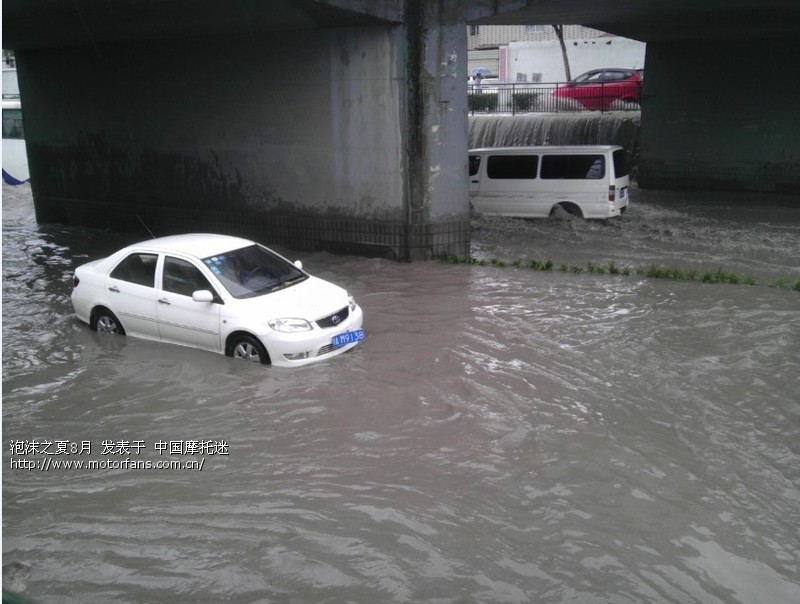 武汉全城淹水了,所有涵洞全部禁止通行 - 湖北