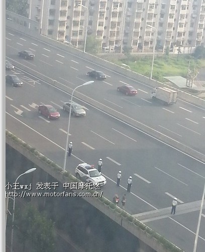 合肥交警高架拦截摩托车,不带ABS的车友请注