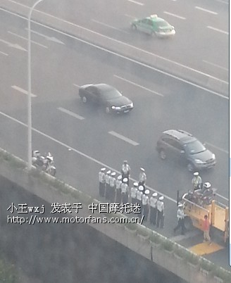 合肥交警高架拦截摩托车,不带ABS的车友请注