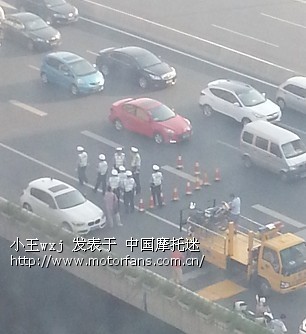 合肥交警高架拦截摩托车,不带ABS的车友请注
