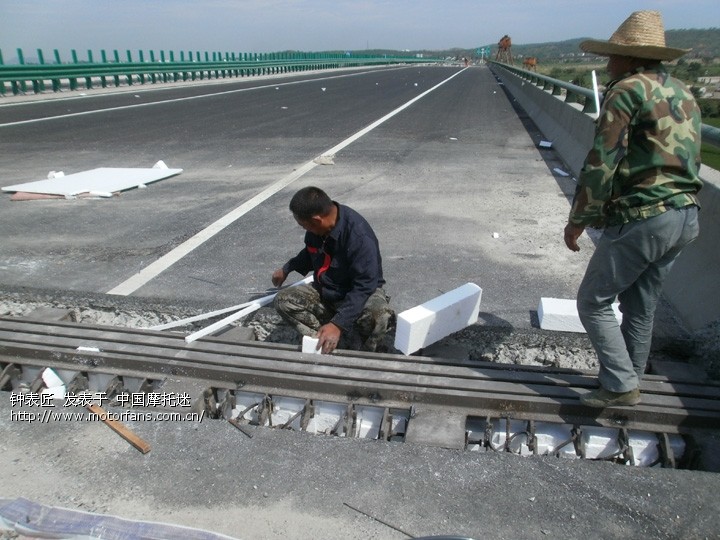 摩托车上高速,还随便停车 - 上海摩友交流区 - 摩