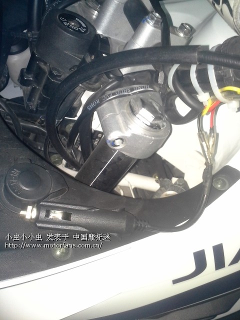 摩托车安装电加热车把套详细过程照片。今年我