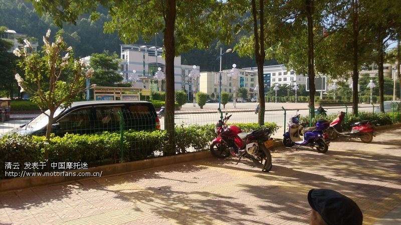 幻影后轮毂当场报废!不知是怪车速还是怪质量