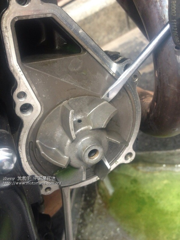 我的650NK发动机下盖渗机油 。怎办。 - 摩托