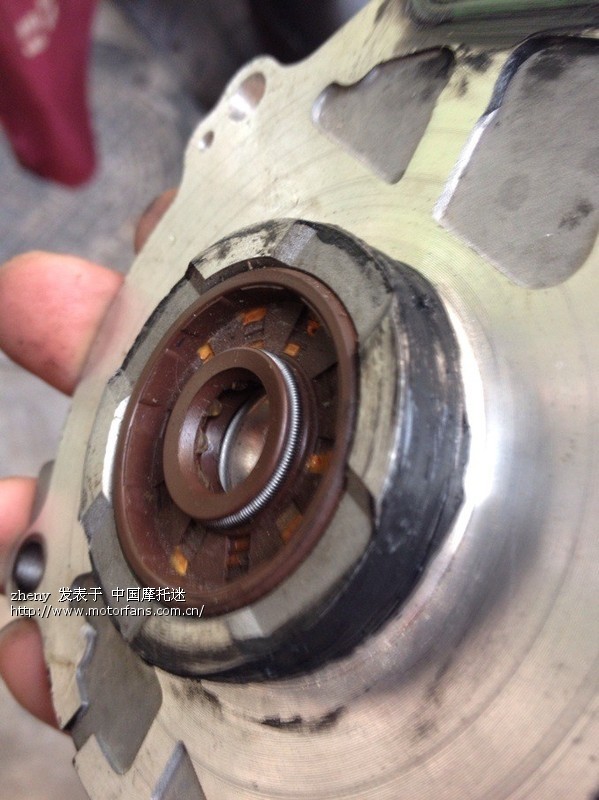 我的650NK发动机下盖渗机油 。怎办。 - 摩托