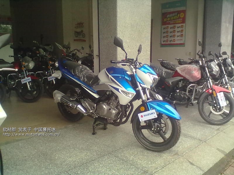 崇州市的豪爵铃木专卖店来了炫动版的GW250