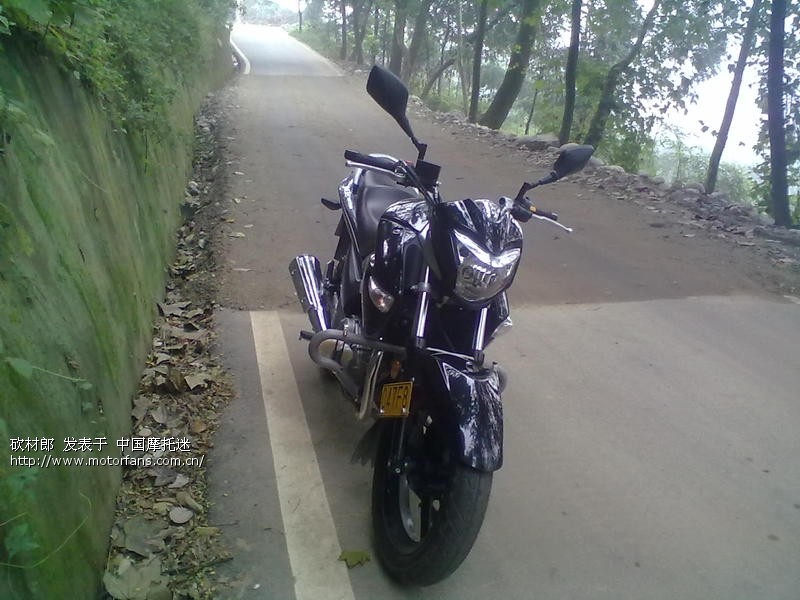 崇州市的豪爵铃木专卖店来了炫动版的GW250