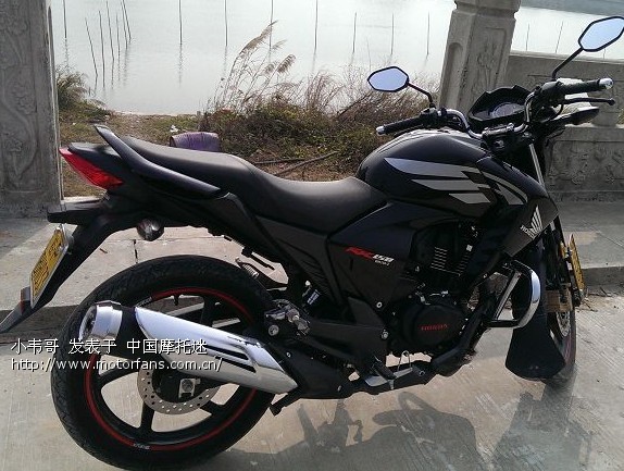 淘宝买了CB400翅膀贴纸,闲着自己剪好贴上去