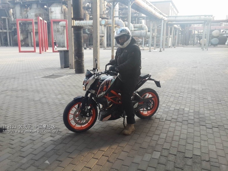 今天在加油站看到一辆 Kawasaki Z250 感觉做